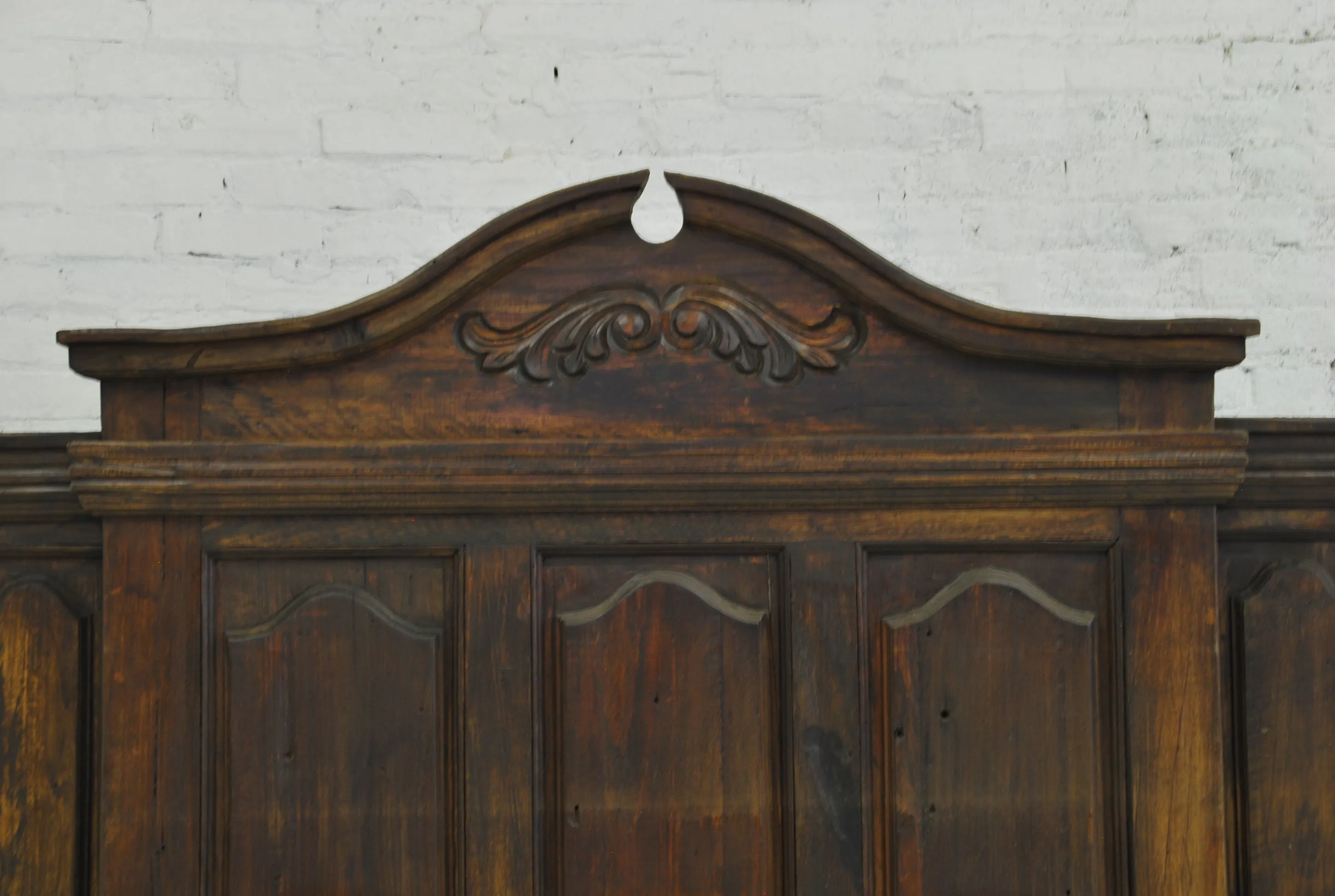 Barn Wood Bedframe - Floral Pediment (KING) BD-005