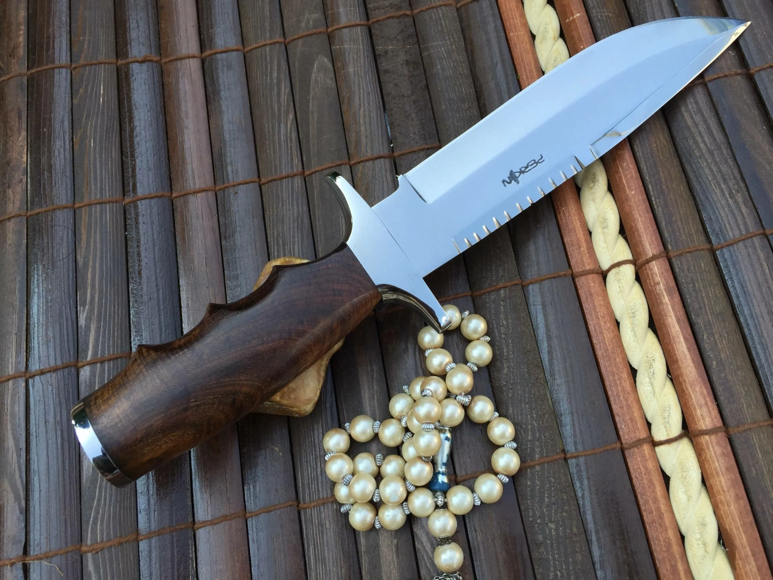 Fixed Blade Hunting Knife With Leather Sheath