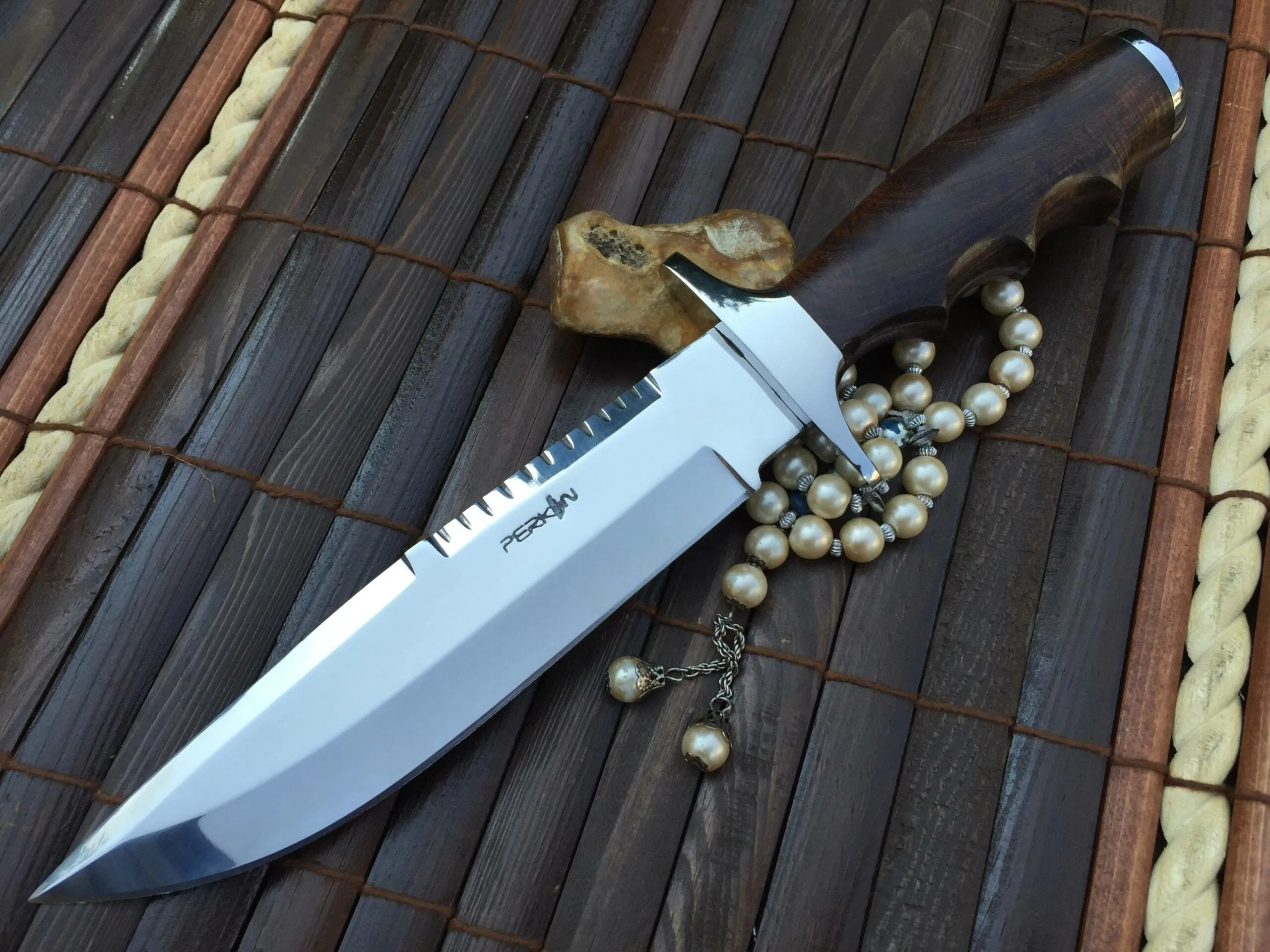 Fixed Blade Hunting Knife With Leather Sheath