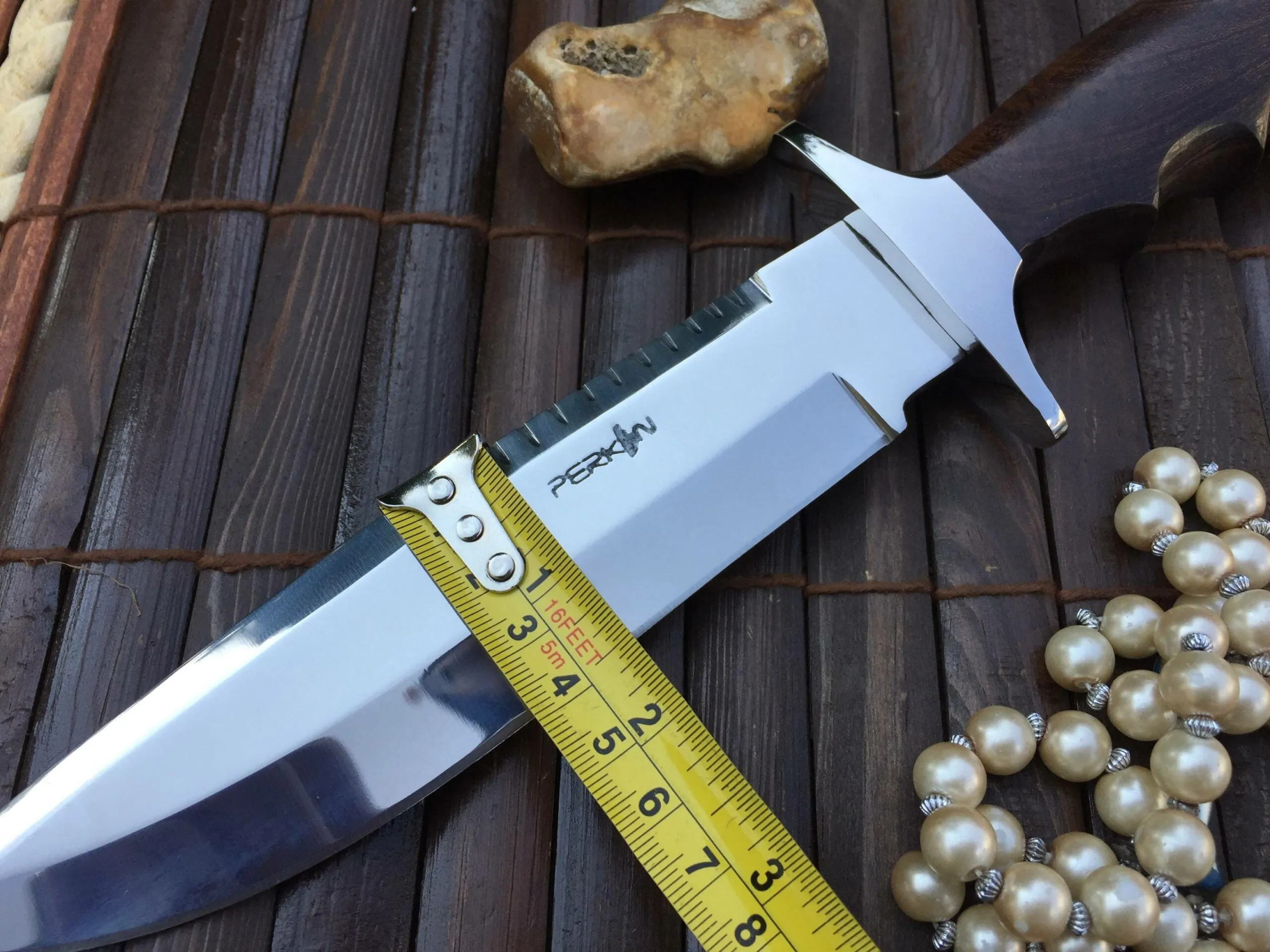 Fixed Blade Hunting Knife With Leather Sheath