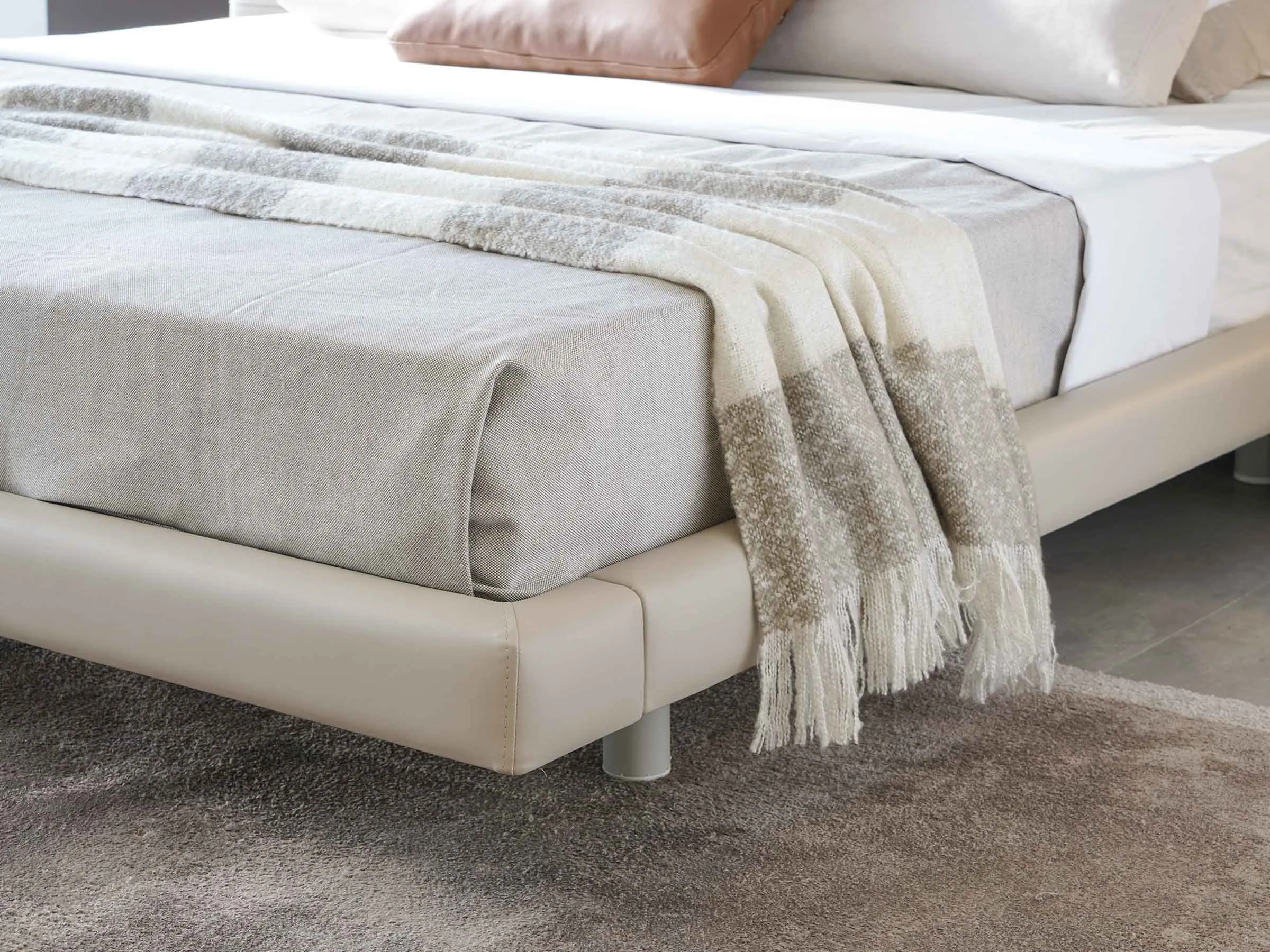 Monno Slim Bed - Upholstered